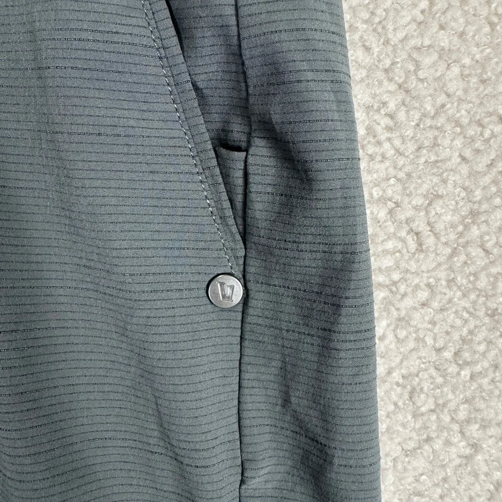 Vuori Aim Performance Chino Shorts Mens 34 Gray Micro-Stripe Stretch Golfcore